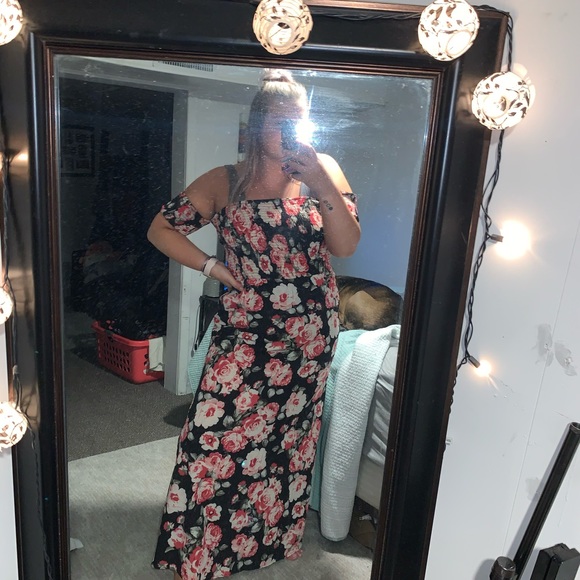 Floral maxi dress with cold shoulder - Picture 2 of 4